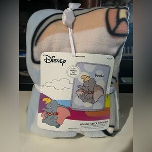 Disney Dumbo No-Sew Fleece Throw Kit - Gray and Pink